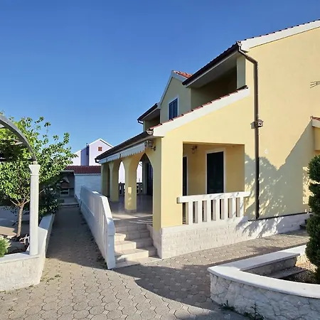 度假居 House With A Swimming Pool Lozovac, Krka - 11715 罗佐瓦克