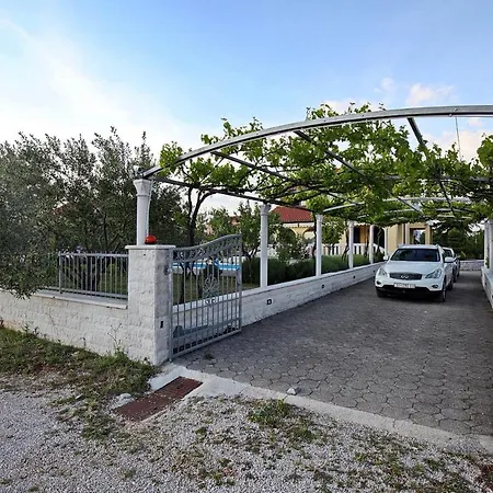 Σπίτι διακοπών House With A Swimming Pool Lozovac, Krka - 11715