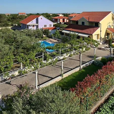 度假居 House With A Swimming Pool Lozovac, Krka - 11715 *