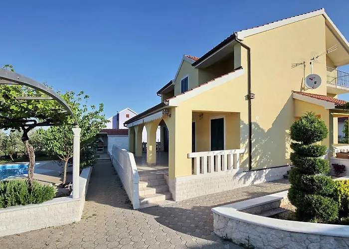 Vakantiehuis House With A Swimming Pool Lozovac, Krka - 11715 Lozovac