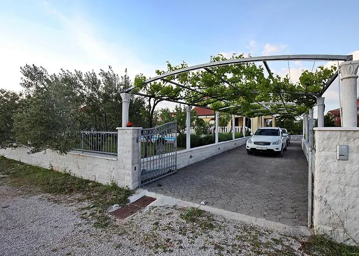 Vakantiehuis House With A Swimming Pool Lozovac, Krka - 11715