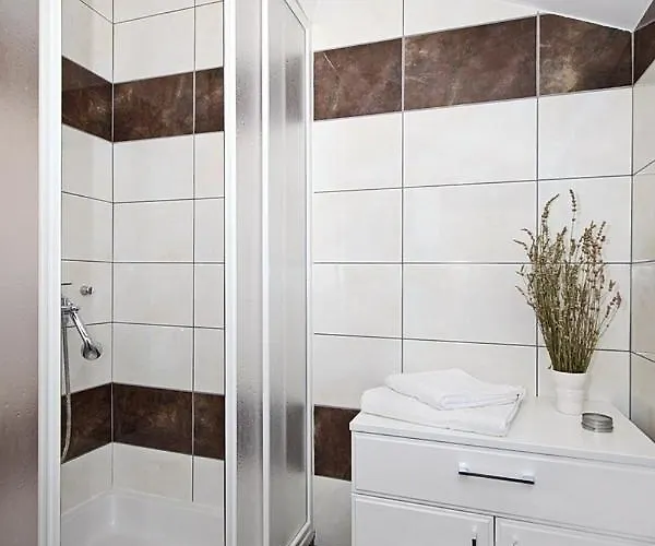 Vakantiehuis House With A Swimming Pool Lozovac, Krka - 11715 Lozovac