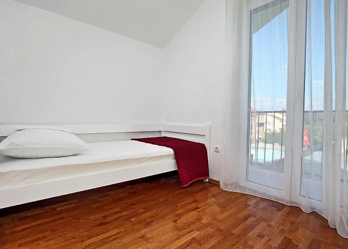 Vakantiehuis House With A Swimming Pool Lozovac, Krka - 11715