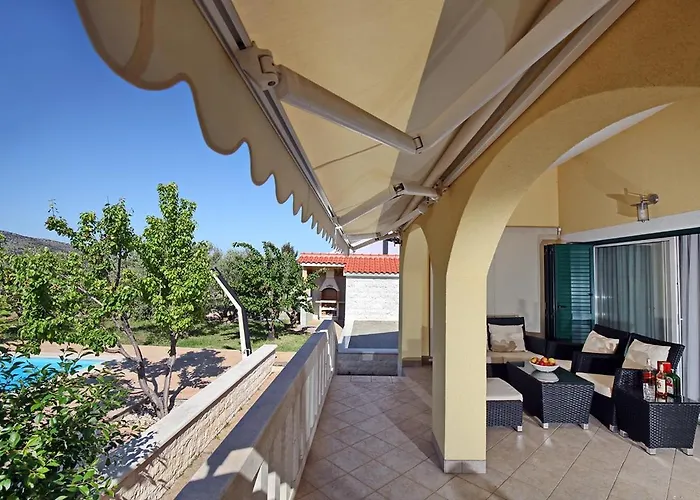 House With A Swimming Pool Lozovac, Krka - 11715 Vakantiehuis Lozovac